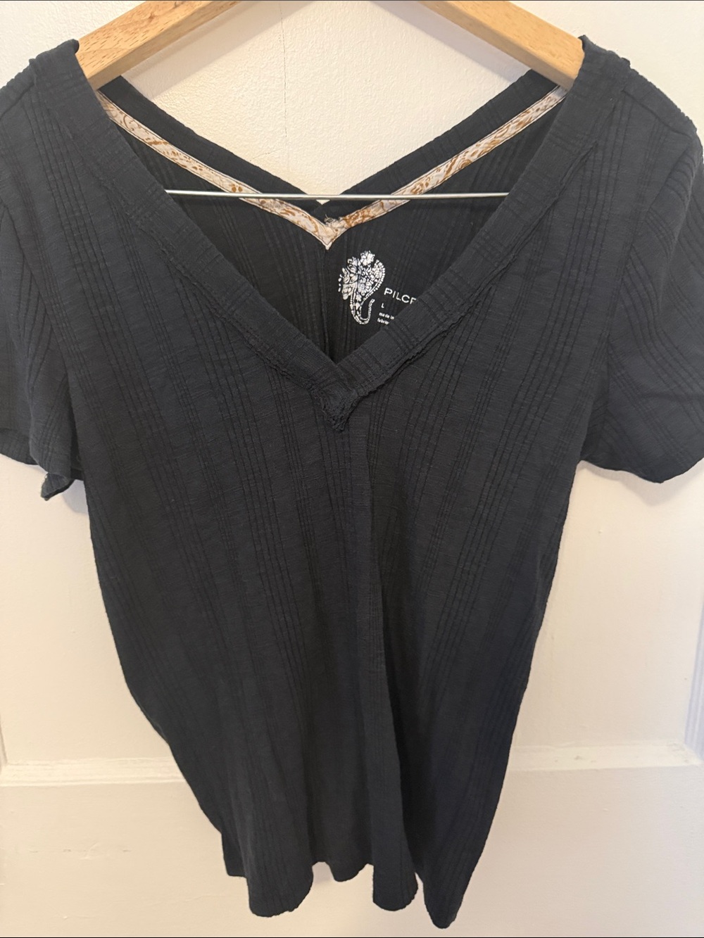 Pilcro Black Textured V-Neck Short Sleeve Tee